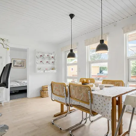 2 Bedroom Lovely In Sjaellands Odde Holiday home *